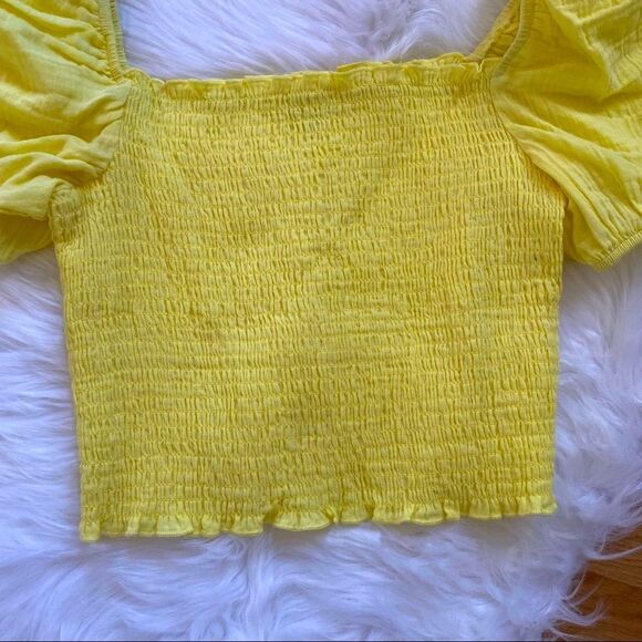 Socialite Top Short Puff Sleeve Smocked Yellow Size Large - Picture 4 of 7